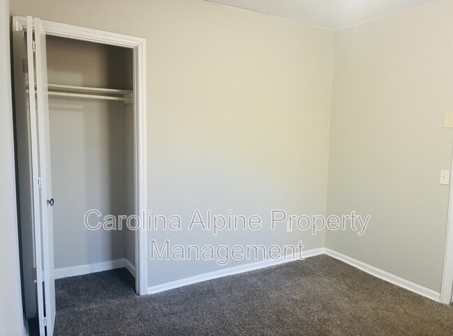 Building Photo - 807 Shaver St