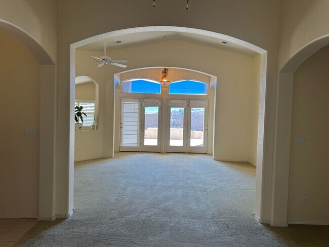 Building Photo - Spacious Home in Ventana Ranch