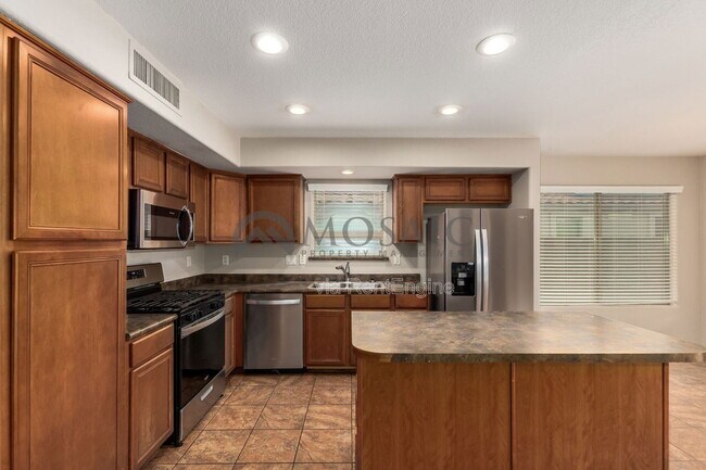 Building Photo - 61 W Hereford Dr