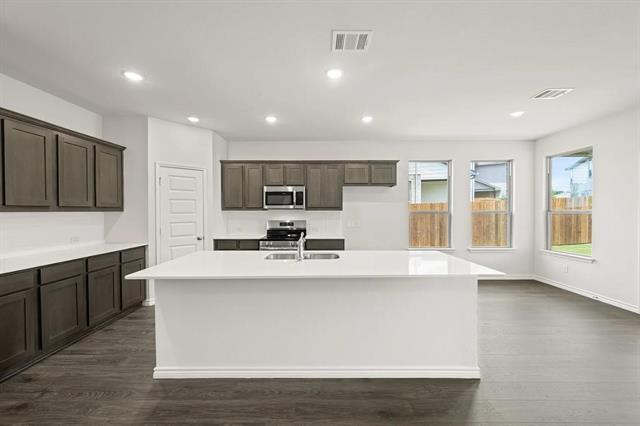 Building Photo - 402 Saddle Ln