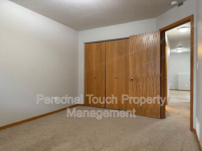 Building Photo - 2510 Amber Valley Ct S