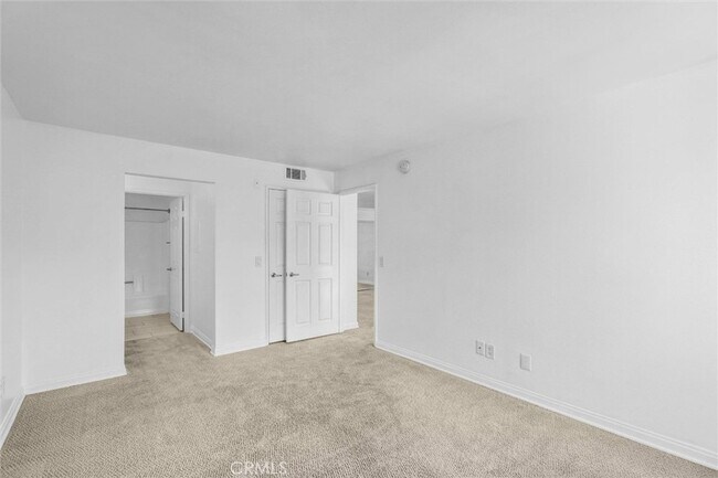 Building Photo - 5535 Canoga Ave