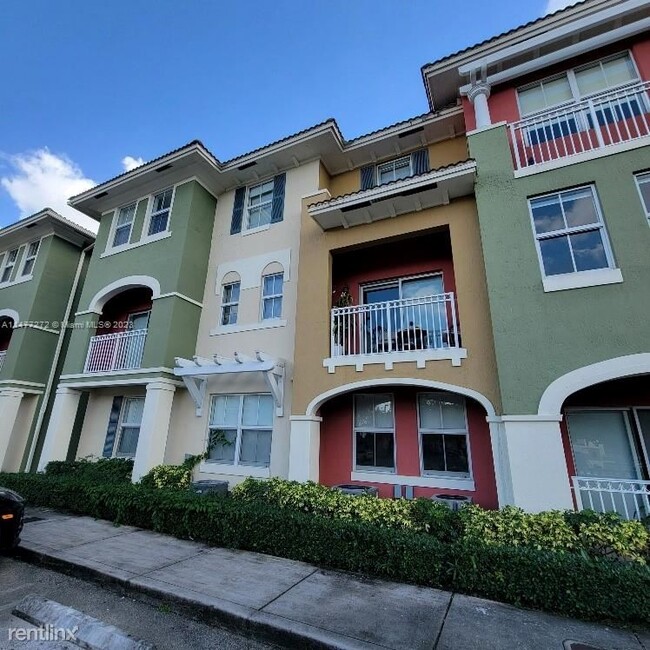 Building Photo - 3 br, 2 bath Condo - 11102 NW 83rd St Apt 110