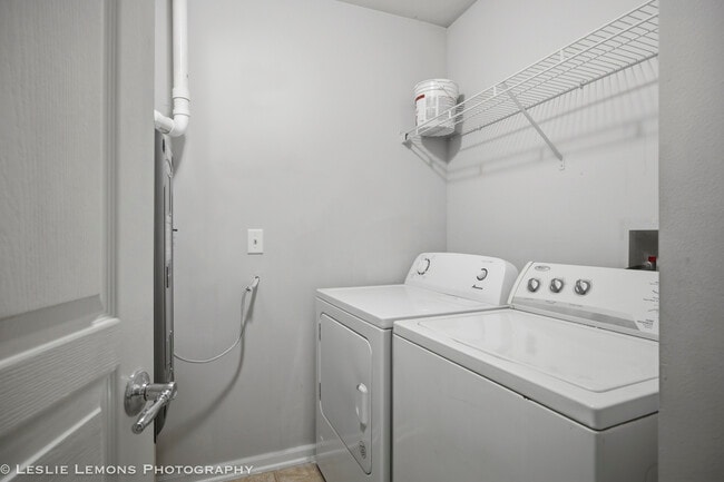 Building Photo - 337 Devoe Dr