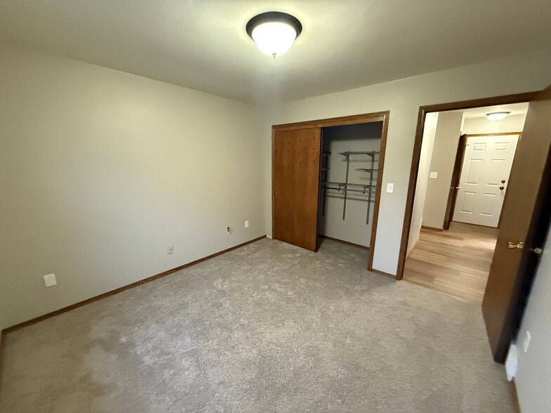 Building Photo - 3166 Manitowoc Rd