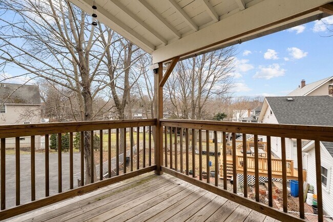 Building Photo - 9-11 Cross St