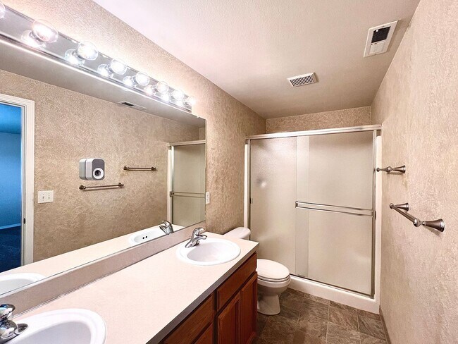 Building Photo - Pristine 3Bed-2Bath Home For Rent Near Rd 68!!!