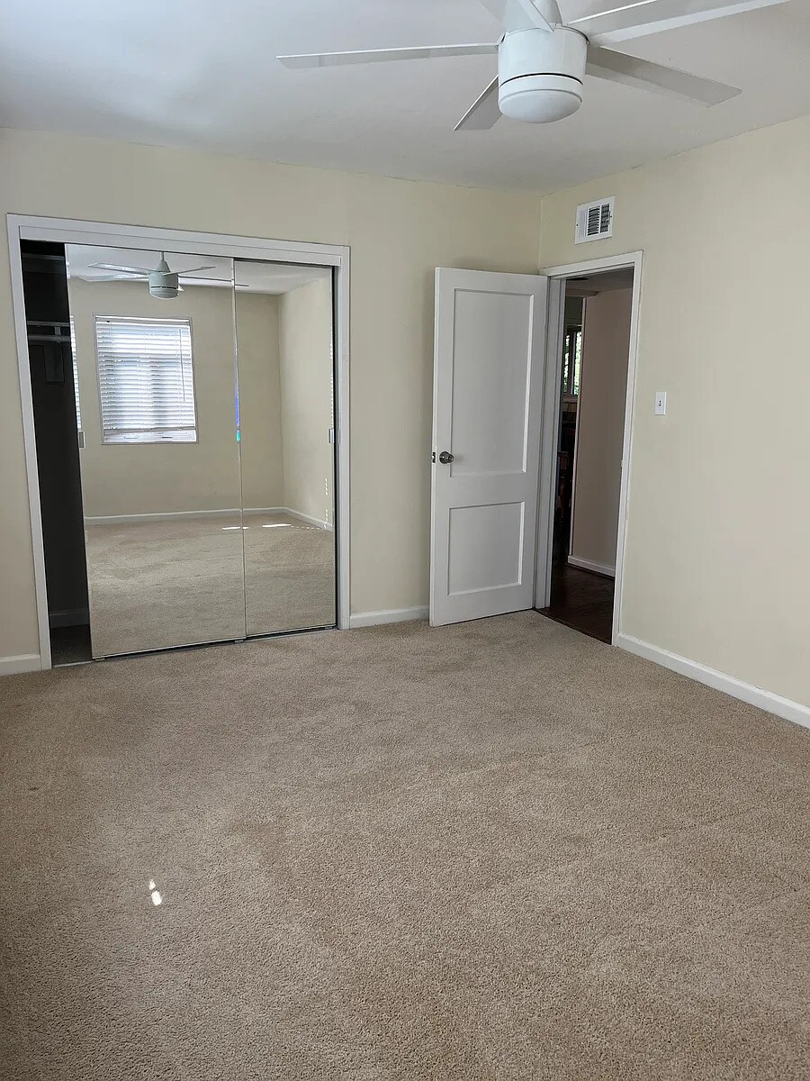 Building Photo - 10307 Montrose Ave