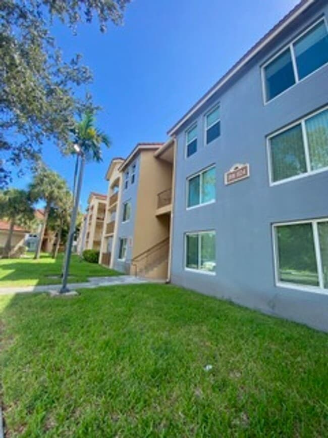 Building Photo - Boynton Beach Condominium