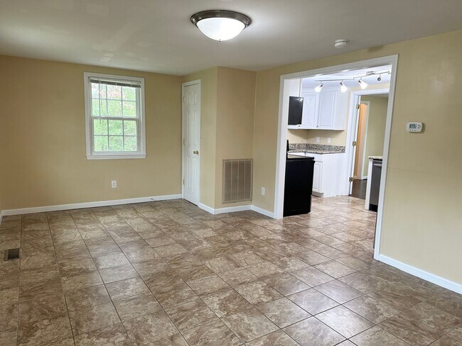 Building Photo - Cozy Home with a Spacious Back Yard in Garner!
