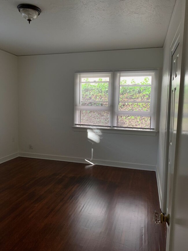 Building Photo - Charming Santa Paula Home