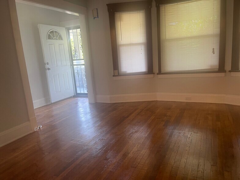 Building Photo - 9508 Pierpont Ave