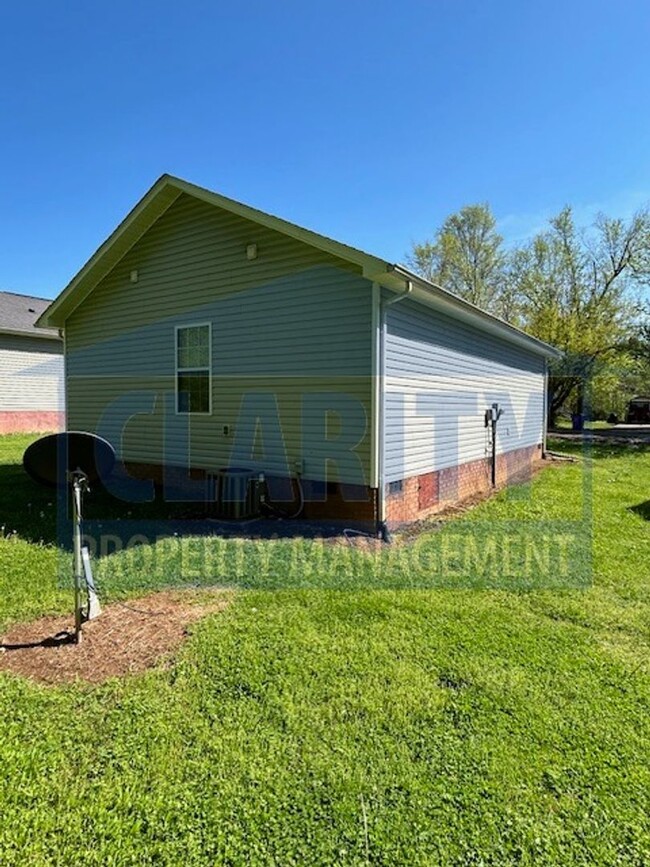Building Photo - Adorable 2 bedroom home!