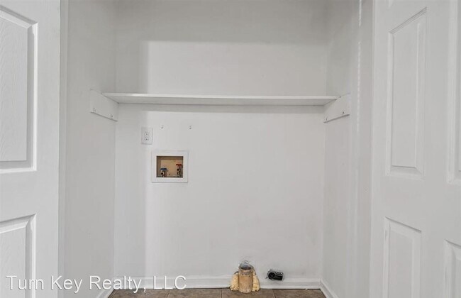 Building Photo - 2 br, 1.5 bath House - 2475 Hampstead Drive