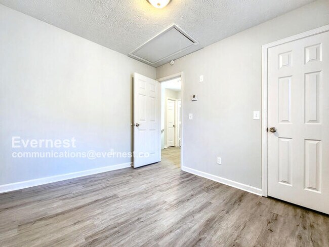 Building Photo - 13 Oak Grove Ct