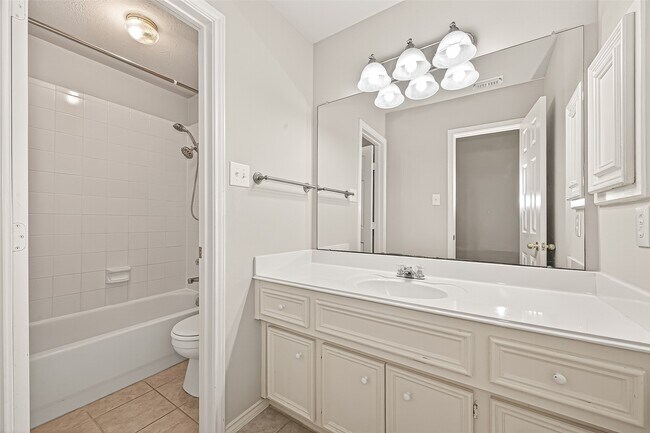 Building Photo - 26414 Suffield Glen Ln