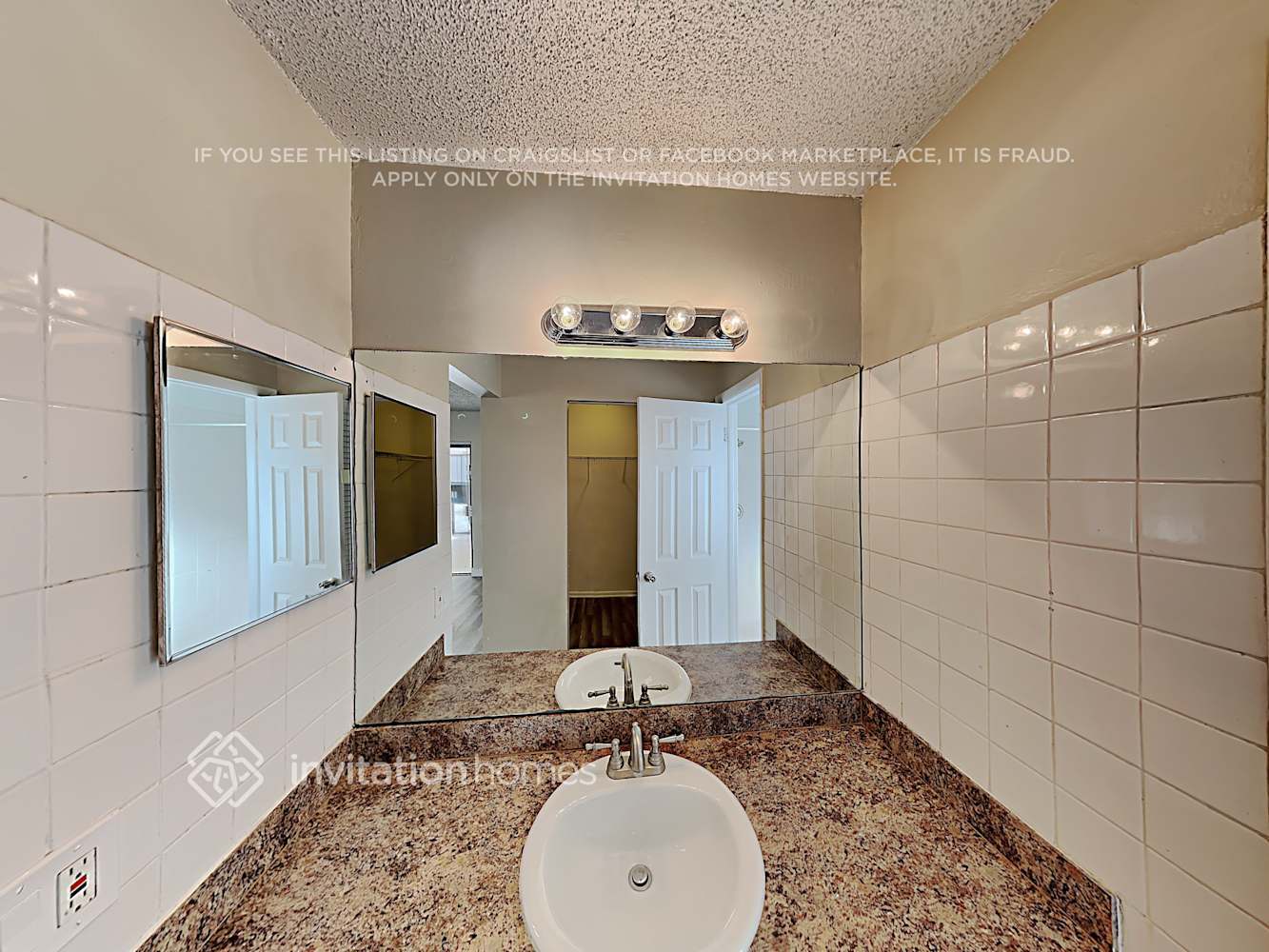 Building Photo - 9664 Carousel Cir S