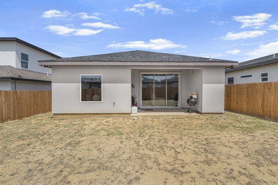 Building Photo - 1613 Coba Dr