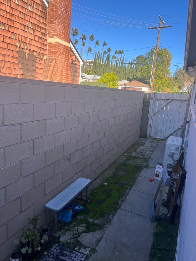 Building Photo - 1345 N Pacific Ave