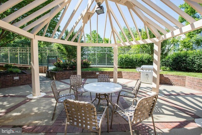 Building Photo - Condo at The Chase in Downtown Bethesda!  Pool, Balcony & Next to Metro!