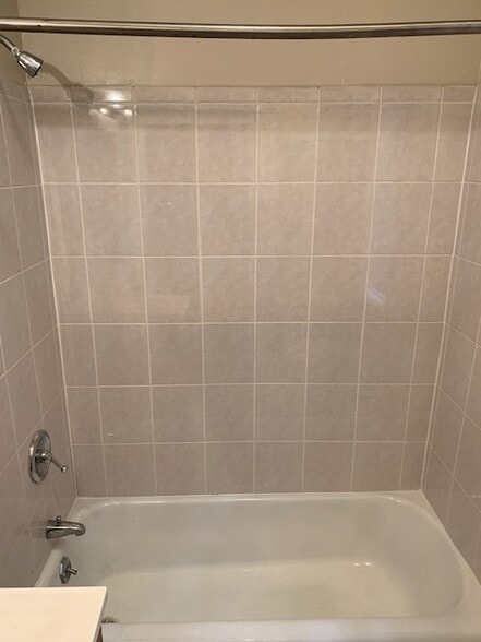 Building Photo - 332 S 43rd St