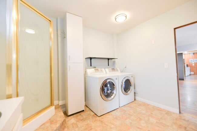 Building Photo - Darling 1 bedroom 1 bath guest house in Rancho Carrillo!