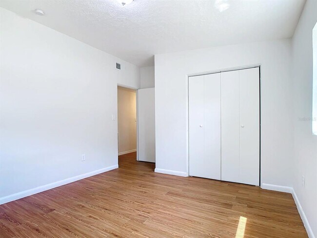 Building Photo - 2812 Dawley Ave