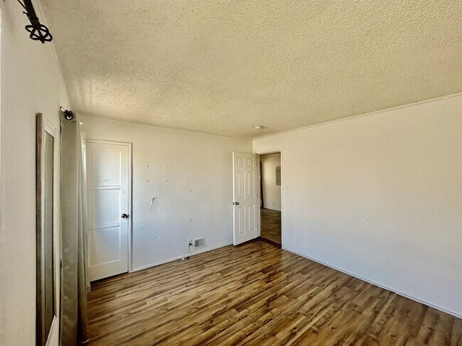 Building Photo - Charming 3 Bed 1 Bath For Rent *$400.00 Of...