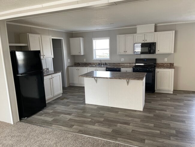 Primary Photo - 46000 Geddes Rd