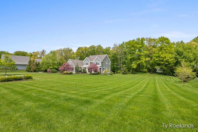 Building Photo - 3757 Lake Birch St NE