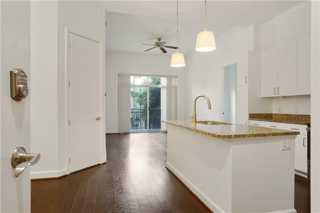 Building Photo - 711 Cosmopolitan Dr NE