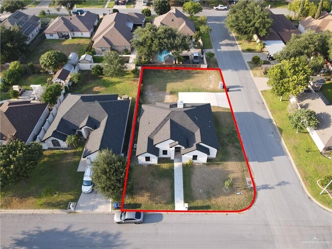 Building Photo - 4000 W Hackberry Ave