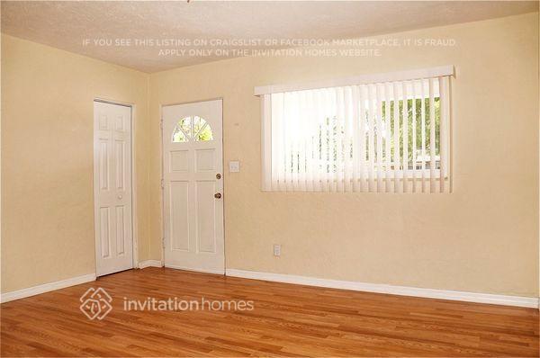 Building Photo - 6525 34th Ave N