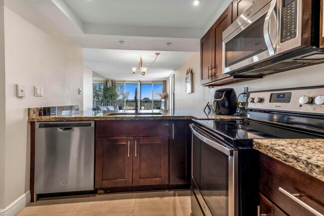 Building Photo - 22 Royal Palm Way