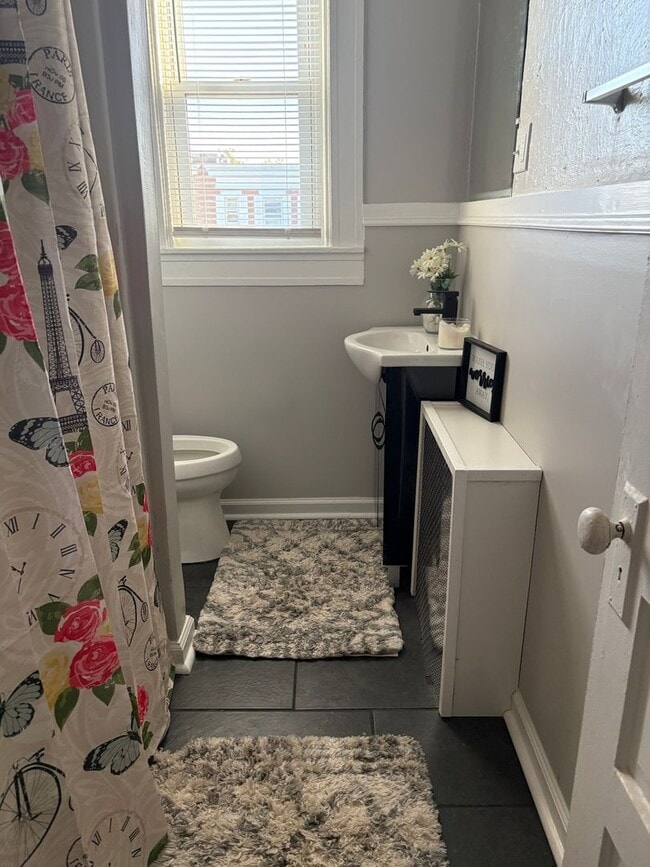 Building Photo - Charming 3BR Townhome in Baltimore Lake Montelbello