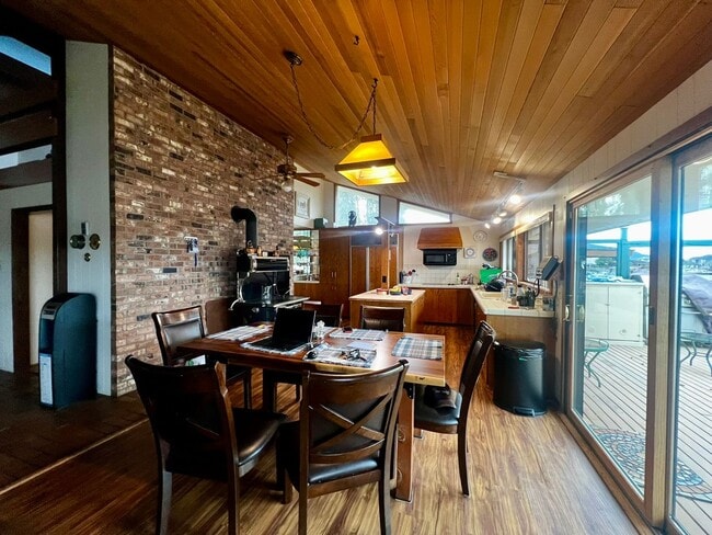 Building Photo - 4079 Saltspring Dr