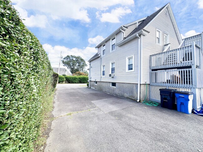 Building Photo - 66 Veres St
