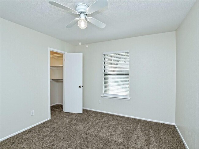 Building Photo - 604 Hill Cove