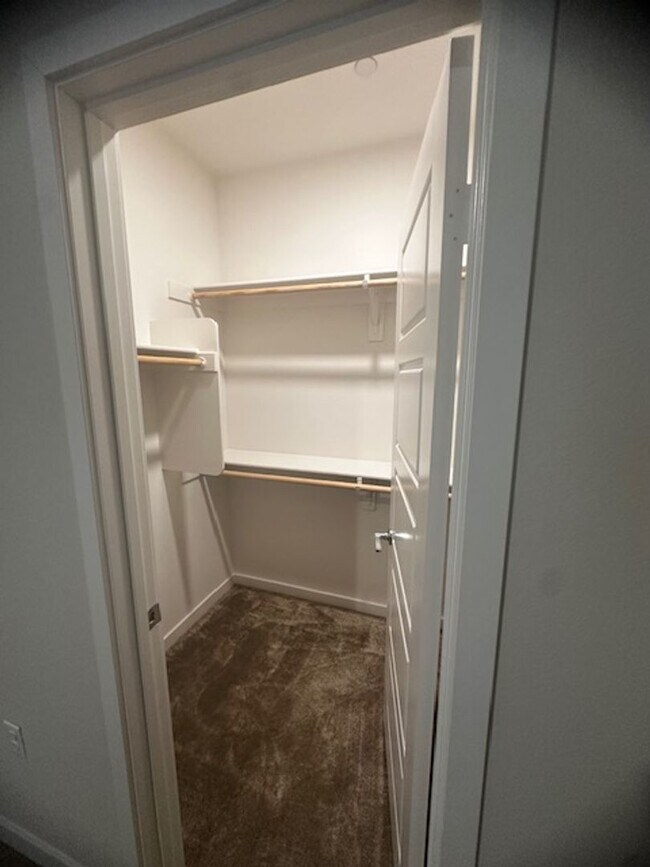 Building Photo - SPACIOUS 3 BEDROOM 3.5 BATH TRI-STORY TOWNHOME