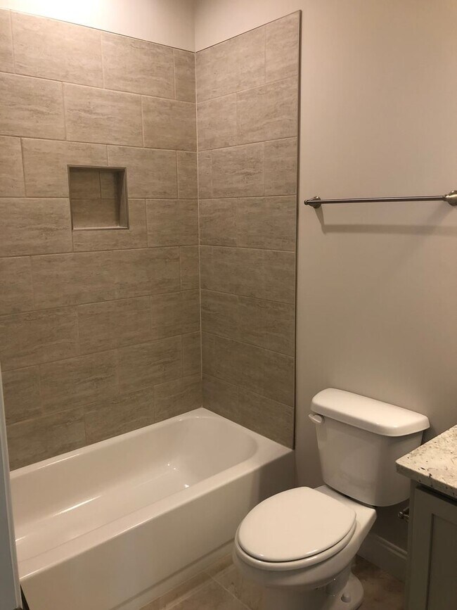 Building Photo - Greenville, 3BD/2.5, 1641SF