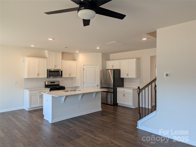 Building Photo - 10731 Claystone Dr