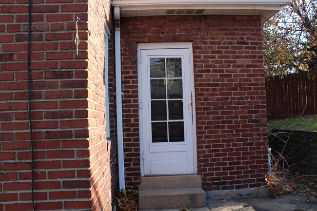 Building Photo - 749 Hampshire Ave