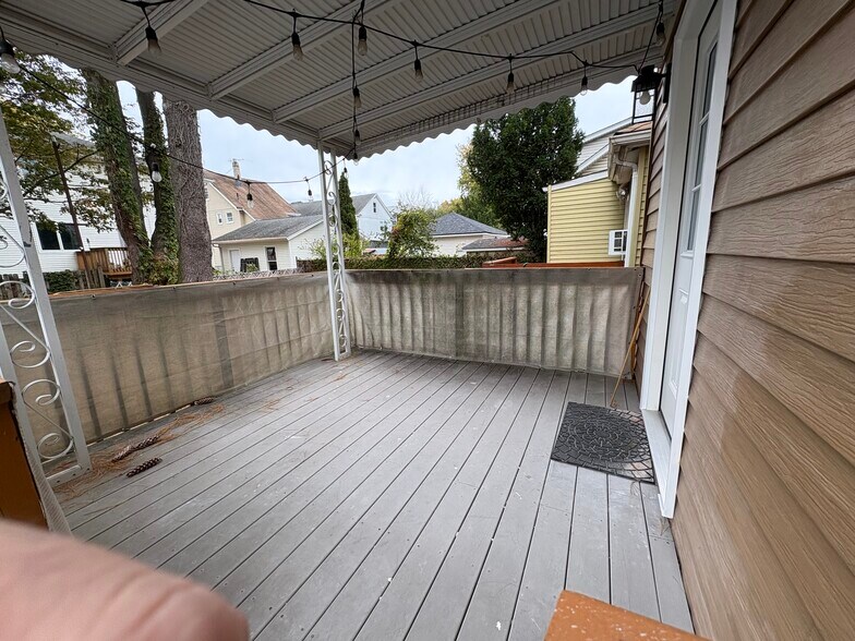Private Deck Access - 29 Wood St