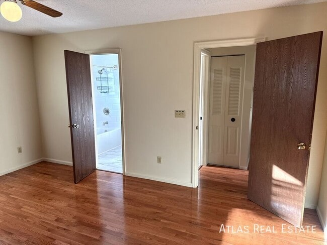 Building Photo - 9415 Brentwood St