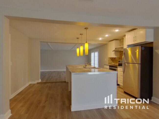 Building Photo - 105 Ravenway Dr