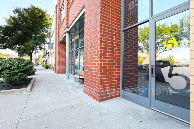 Building Photo - 309 E 5th St
