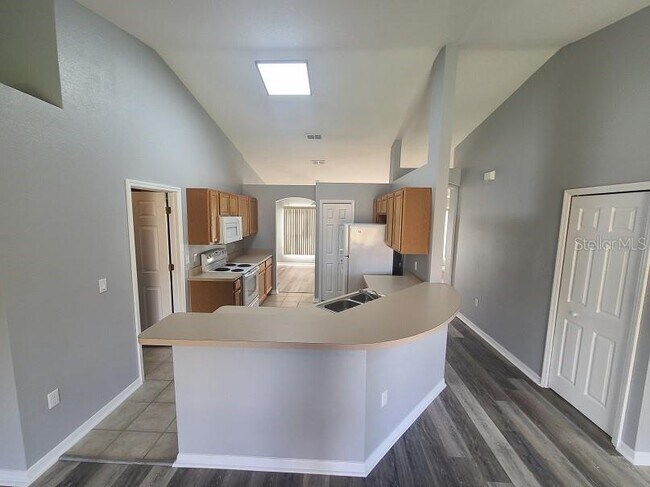 Building Photo - 6425 Grapewood Rd
