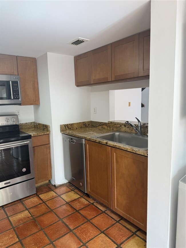 Building Photo - 6860 SW 45th Ln