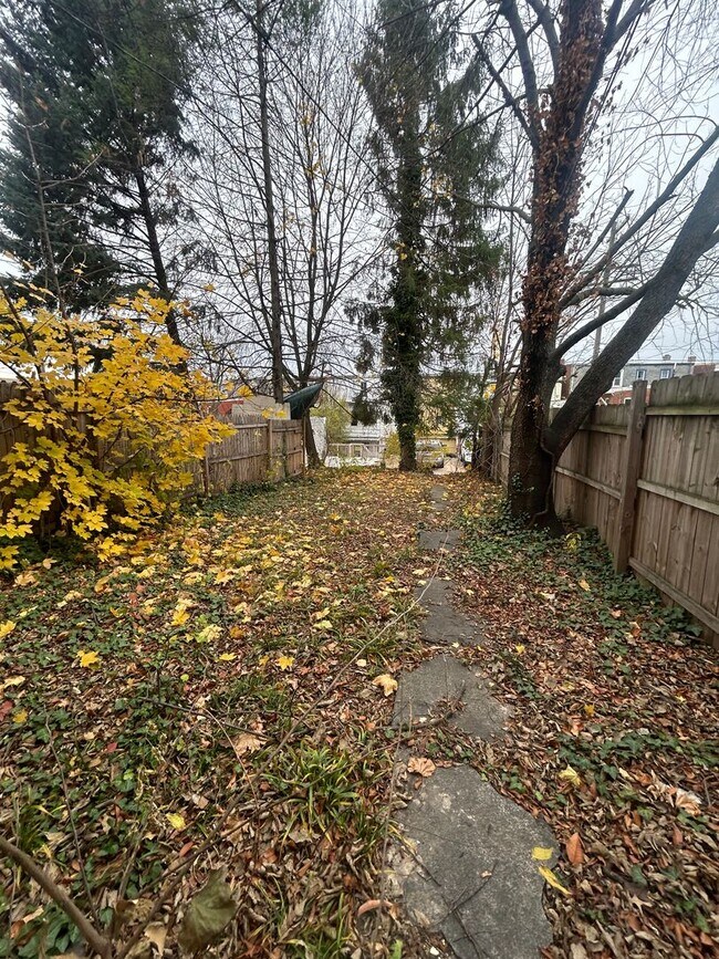 Building Photo - Spacious 4 bedroom in York