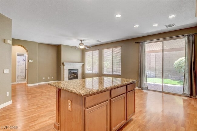 Building Photo - 1005 Roaring River Ave
